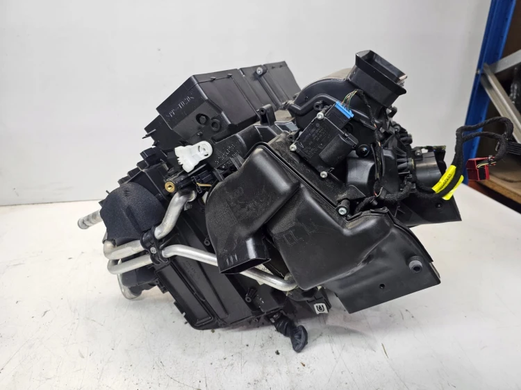 NAGRZEWNICA KOMPLETNA AUDI A6 C6 4F1820351M EUROPA