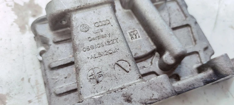 OBUDOWA ROZRZĄDU AUDI A4 A5 A6 3.0 CRT 059109122T