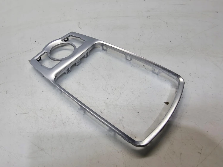 RAMKA ZMIANY BIEGÓW CHROM AUDI A6 C6 4F0864260A