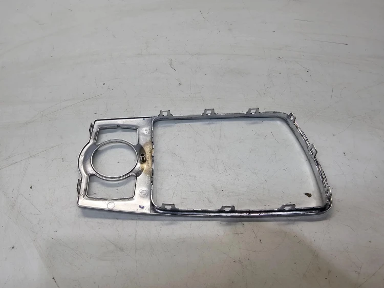 RAMKA ZMIANY BIEGÓW CHROM AUDI A6 C6 4F0864260A