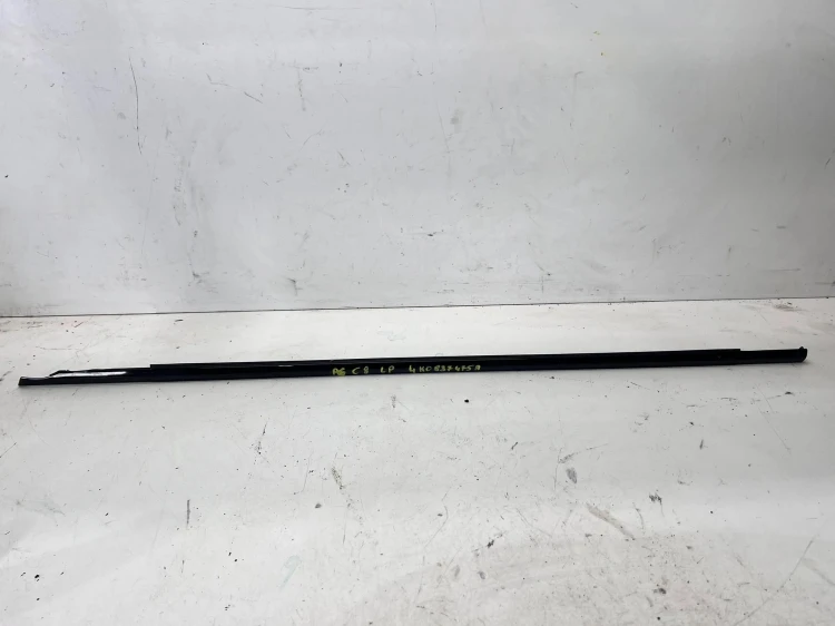 LISTWA DRZWI CZARNY POŁYSK LEWY PRZÓD AUDI A6 C8 4K0837475A T94