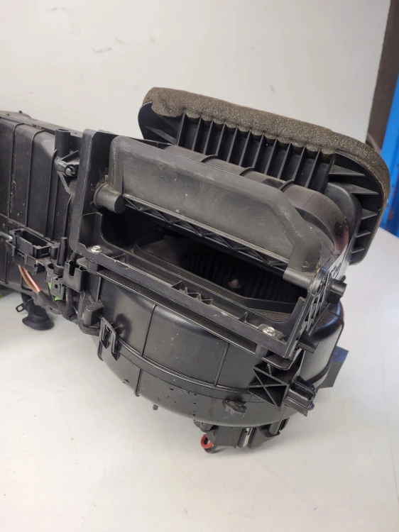 NAGRZEWNICA KOMPLETNA AUDI A3 8P LIFT 8P1820003H
