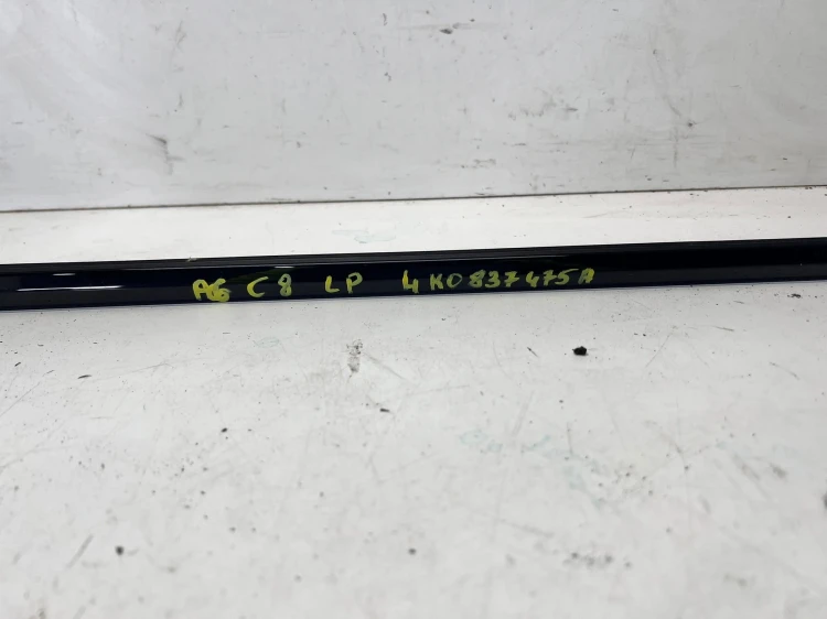 LISTWA DRZWI CZARNY POŁYSK LEWY PRZÓD AUDI A6 C8 4K0837475A T94