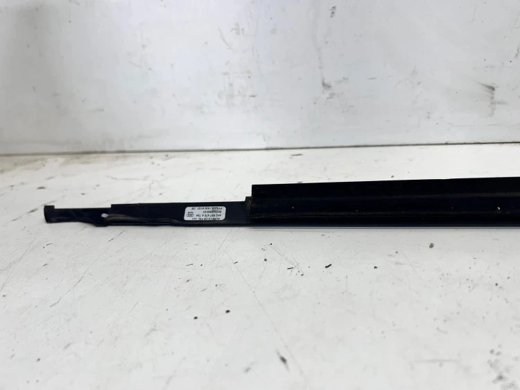 LISTWA DRZWI CZARNY POŁYSK LEWY PRZÓD AUDI A6 C8 4K0837475A T94