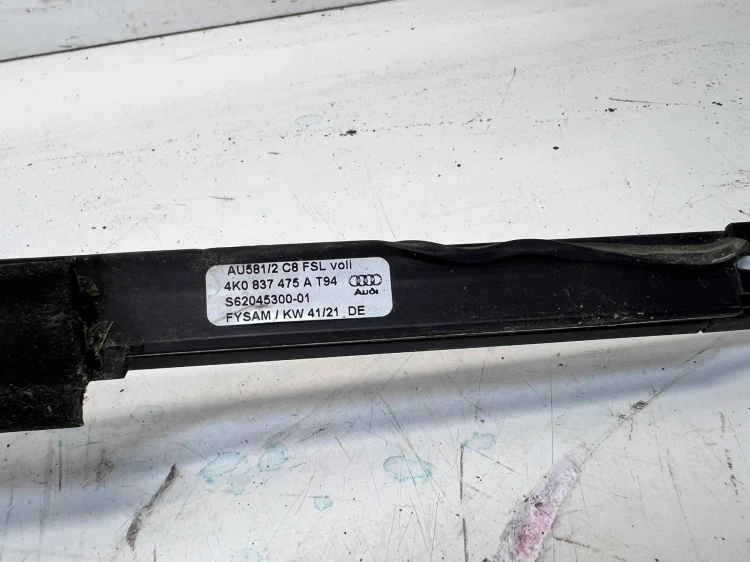 LISTWA DRZWI CZARNY POŁYSK LEWY PRZÓD AUDI A6 C8 4K0837475A T94