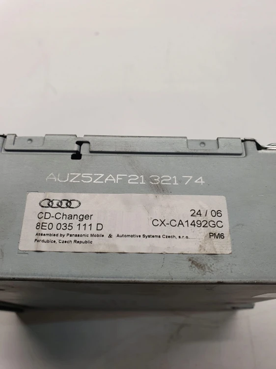 ZMIENIARKA CD AUDI A4 B6 B7 A3 8P 8E0035111D