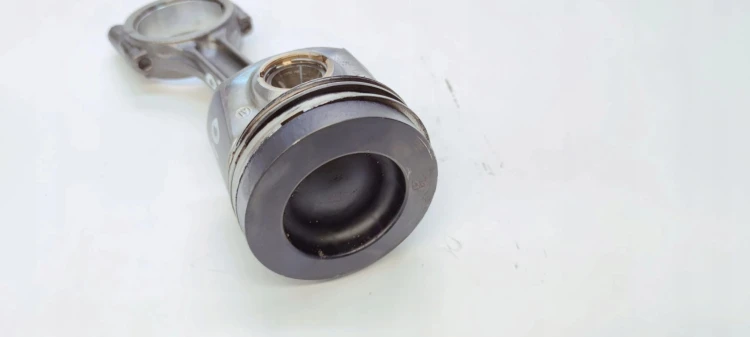TŁOK + KORBOWÓD AUDI A4 B9 A5 8W A6 VOLKSWAGEN SEAT 2.0 TDI DET 04LB 04LA