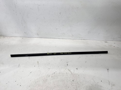LISTWA DRZWI CZARNY POŁYSK LEWY TYŁ AUDI A6 C8 4K0839475A T94