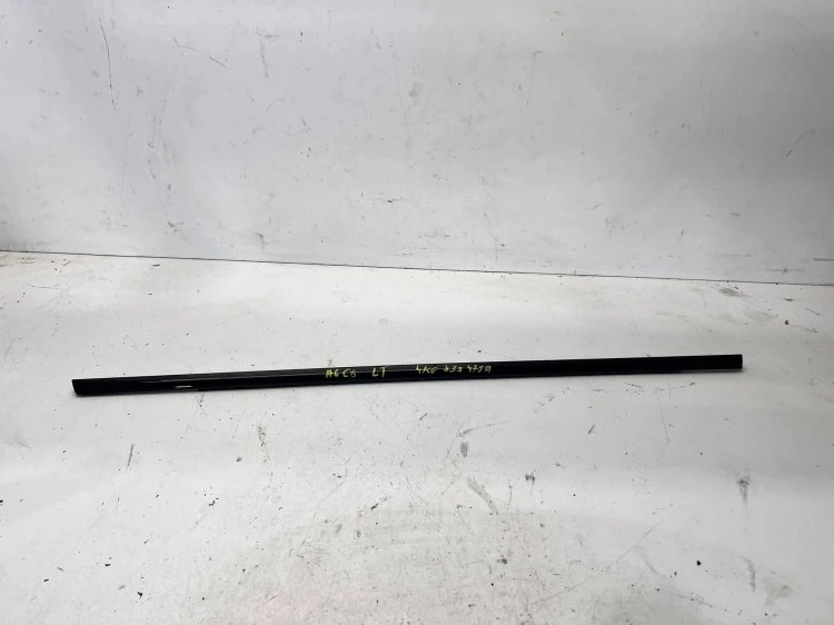 LISTWA DRZWI CZARNY POŁYSK LEWY TYŁ AUDI A6 C8 4K0839475A T94