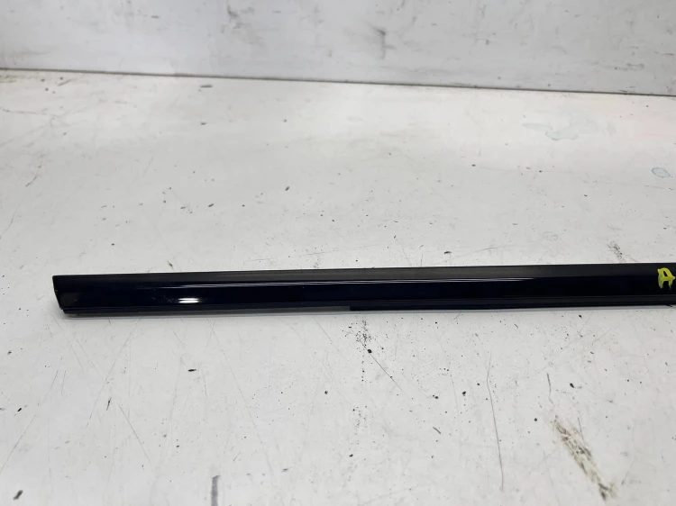 LISTWA DRZWI CZARNY POŁYSK LEWY TYŁ AUDI A6 C8 4K0839475A T94