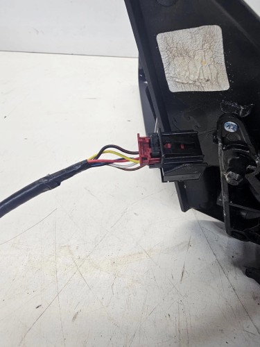 LUSTERKO ZEWNĘTRZNE LEWE AUDI Q3 8U 6 PIN LY9B UK