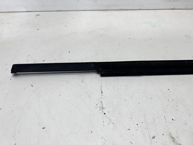 LISTWA DRZWI CZARNY POŁYSK LEWY TYŁ AUDI A6 C8 4K0839475A T94