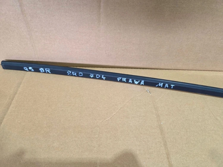 LISTWA MAT PRAWA KAROSERYJNA AUDI Q5 8R 8R0853704A ORYGINAŁ !!!