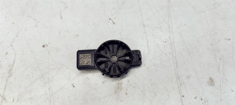 ZAŚLEPKA SENSORA DESZCZU AUDI A3 8V 8V0907613