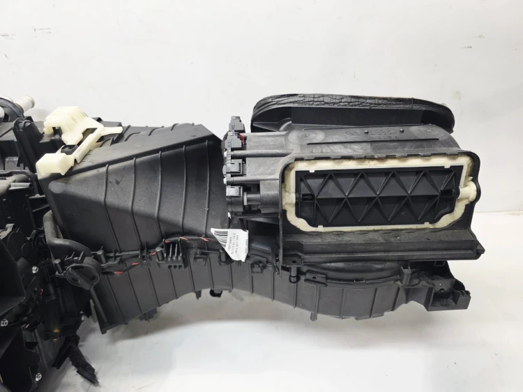 NAGRZEWNICA AUDI A4 B8 A5 8T 8K1820005AJ