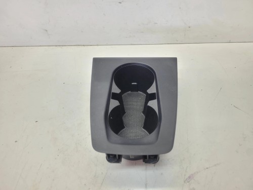 UCHWYT NA KUBKI KONSOLI ŚRODKOWEJ AUDI Q4 E-TRON 89A863289A 8Y0862533