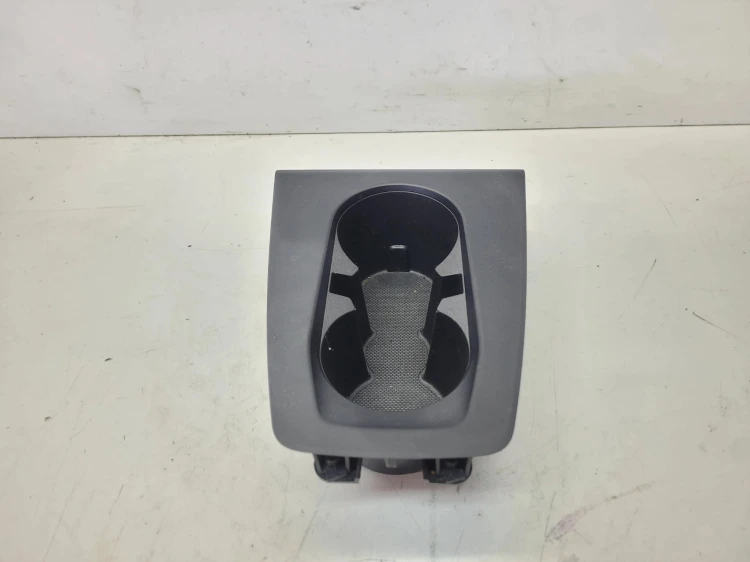 UCHWYT NA KUBKI KONSOLI ŚRODKOWEJ AUDI Q4 E-TRON 89A863289A 8Y0862533