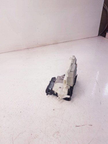 ZAMEK DRZWI PRAWY PRZÓD AUDI A1 8X1837016C 5-PIN