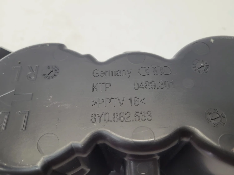 UCHWYT NA KUBKI KONSOLI ŚRODKOWEJ AUDI Q4 E-TRON 89A863289A 8Y0862533