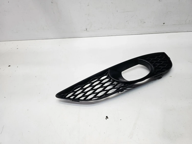 KRATKA HALOGENU ATRAPA ZDERZAKA LEWA AUDI Q7 4L LIFT 4L0807675C