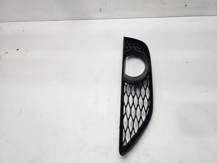 KRATKA HALOGENU ATRAPA ZDERZAKA LEWA AUDI Q7 4L LIFT 4L0807675C