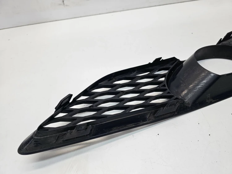 KRATKA HALOGENU ATRAPA ZDERZAKA LEWA AUDI Q7 4L LIFT 4L0807675C