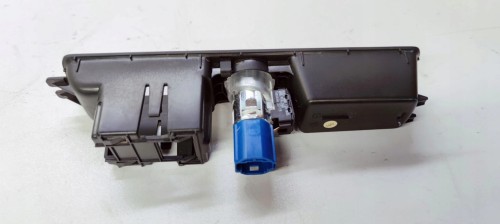 GNIAZDO ZAPALNICZKI TUNELU AUDI Q3 F3 83B863349