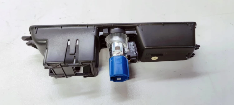 GNIAZDO ZAPALNICZKI TUNELU AUDI Q3 F3 83B863349