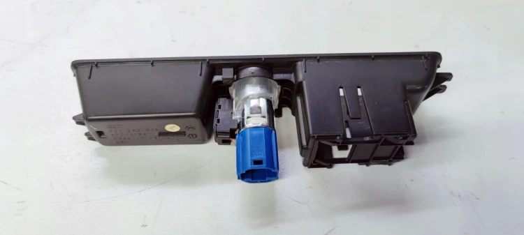 GNIAZDO ZAPALNICZKI TUNELU AUDI Q3 F3 83B863349