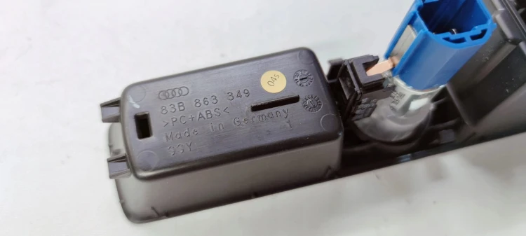 GNIAZDO ZAPALNICZKI TUNELU AUDI Q3 F3 83B863349