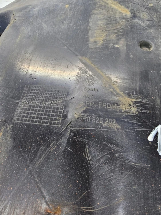 OSŁONA PŁYTA PODWOZIA PRAWA AUDI A1 VW 6R0825202