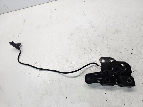 ZAMEK MASKI RYGIEL AUDI A6 C6 4F0823509B