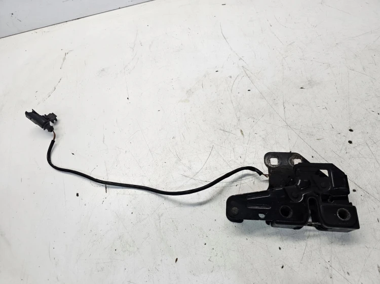 ZAMEK MASKI RYGIEL AUDI A6 C6 4F0823509B
