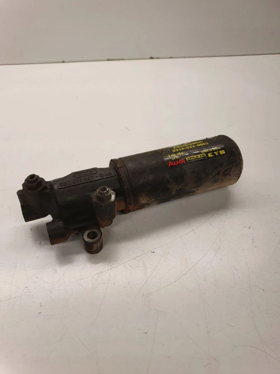 ZAWÓR CENTRALNY AMORTYZATORA AUDI S4 B7 8E0616887