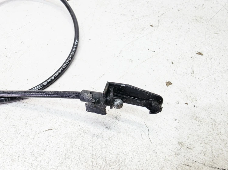 LINKA OTWIERANIA MASKI AUDI A3 8P 8P1823531G