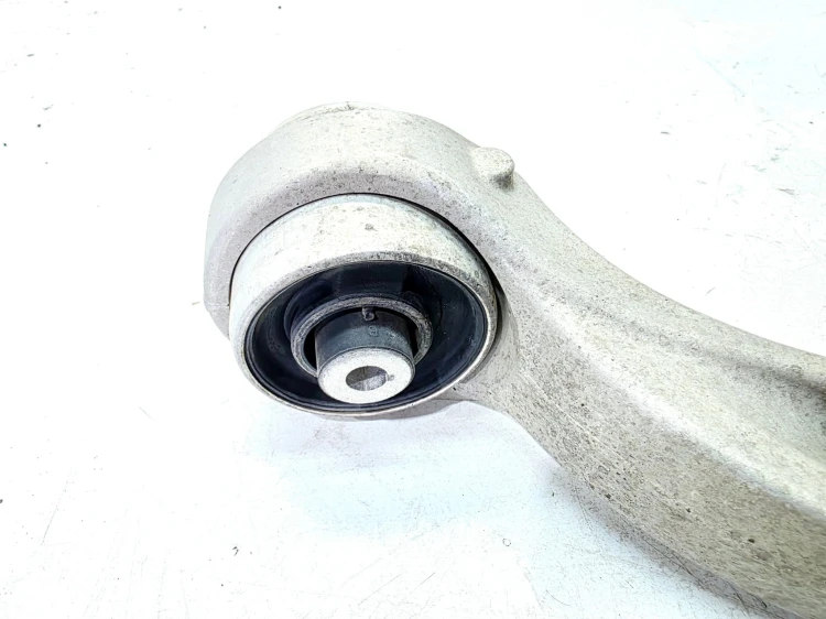WAHACZ PRAWY PRZÓD DRĄŻEK PROWADZĄCY AUDI Q7 4M 4M0407696C