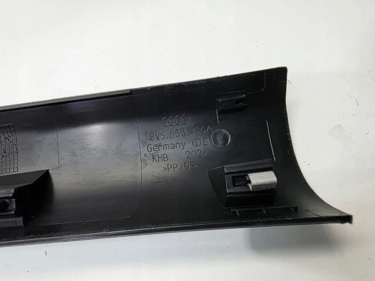 LISTWA OSŁONA NAKŁADKA PROGU PRAWA AUDI A3 8V SEDAN 8V5853906A