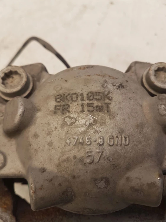 ZACISK HAMULCOWY LEWY PRZÓD AUDI A4 B8 A5 8K0105K