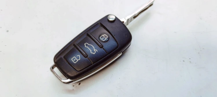 KLUCZYK PILOT SCYZORYK AUDI A6 C6 Q7 4F0837220AK *7*