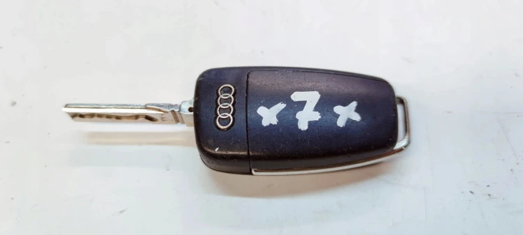 KLUCZYK PILOT SCYZORYK AUDI A6 C6 Q7 4F0837220AK *7*