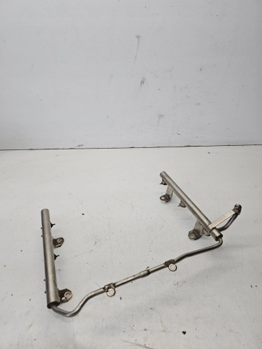 LISTWA WTRYSKOWA AUDI A4 A6 C6 2.4 FSI BDW 06E133681F