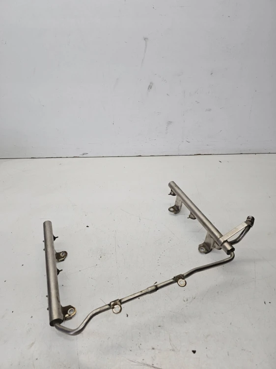 LISTWA WTRYSKOWA AUDI A4 A6 C6 2.4 FSI BDW 06E133681F