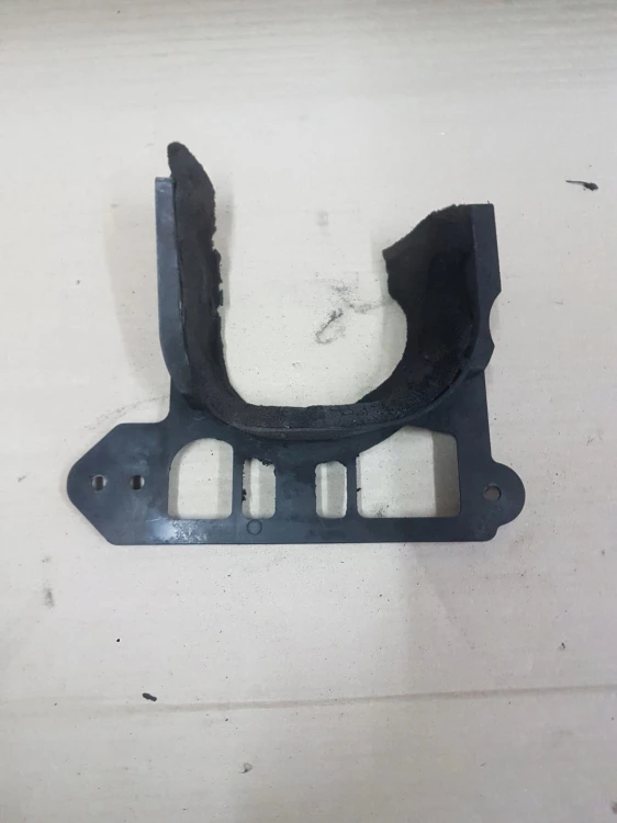 OSŁONA PÓŁOSI PRAWA AUDI A4 B8 A5 8K0863188B