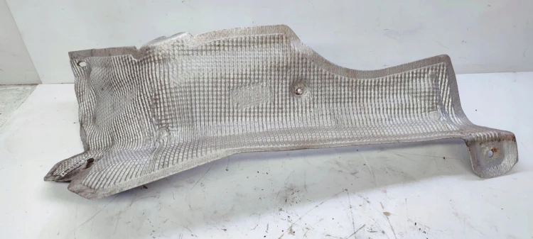 OSŁONA TERMICZNA WYGŁUSZENIE AUDI Q7 4L 7L6825662A