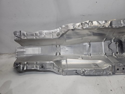 OSŁONA TERMICZNA TUNELU AUDI A3 8Y VOLKSWAGEN SEAT SKODA 5Q0825661BS
