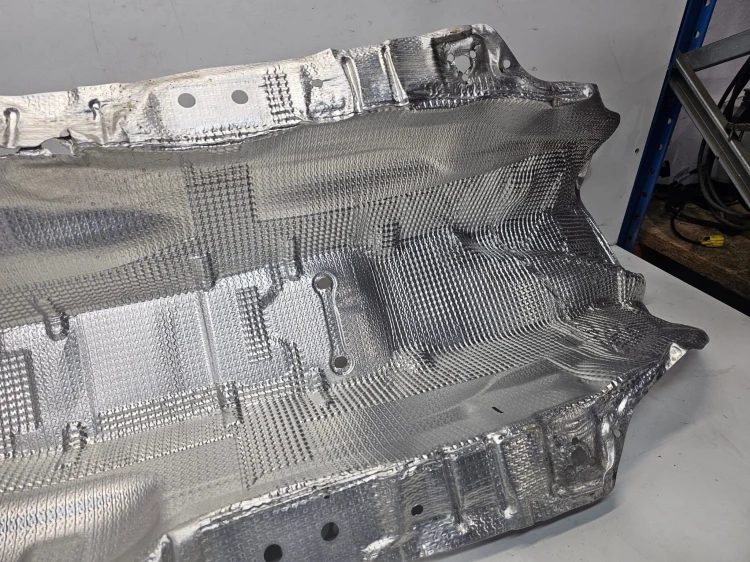 OSŁONA TERMICZNA TUNELU AUDI A3 8Y VOLKSWAGEN SEAT SKODA 5Q0825661BS