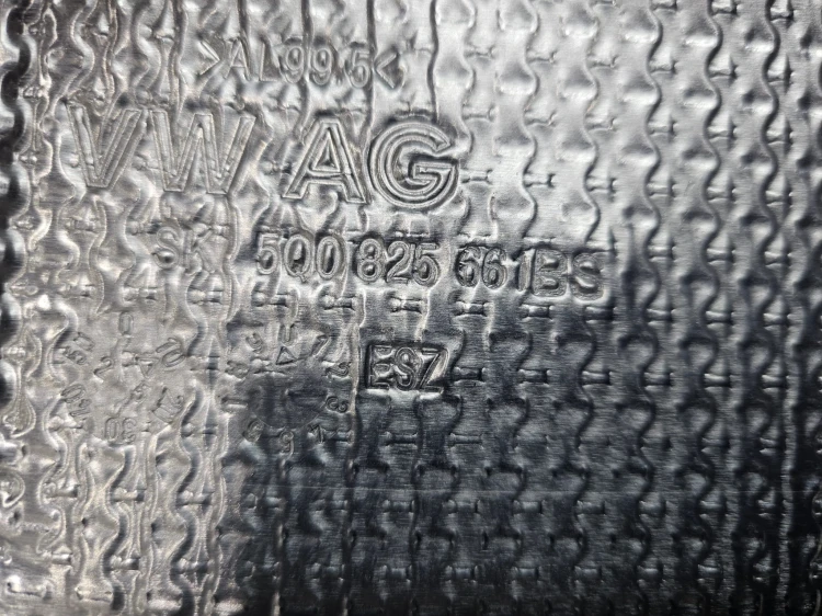 OSŁONA TERMICZNA TUNELU AUDI A3 8Y VOLKSWAGEN SEAT SKODA 5Q0825661BS