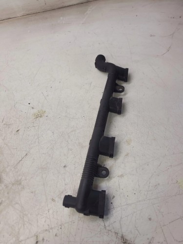 WIĄZKA WTRYSKÓW AUDI A3 A4 VW 2.0 TFSI 06F971824