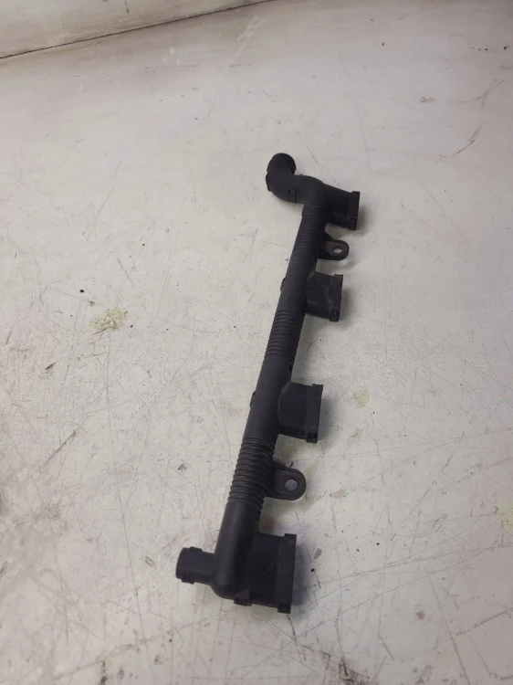 WIĄZKA WTRYSKÓW AUDI A3 A4 VW 2.0 TFSI 06F971824
