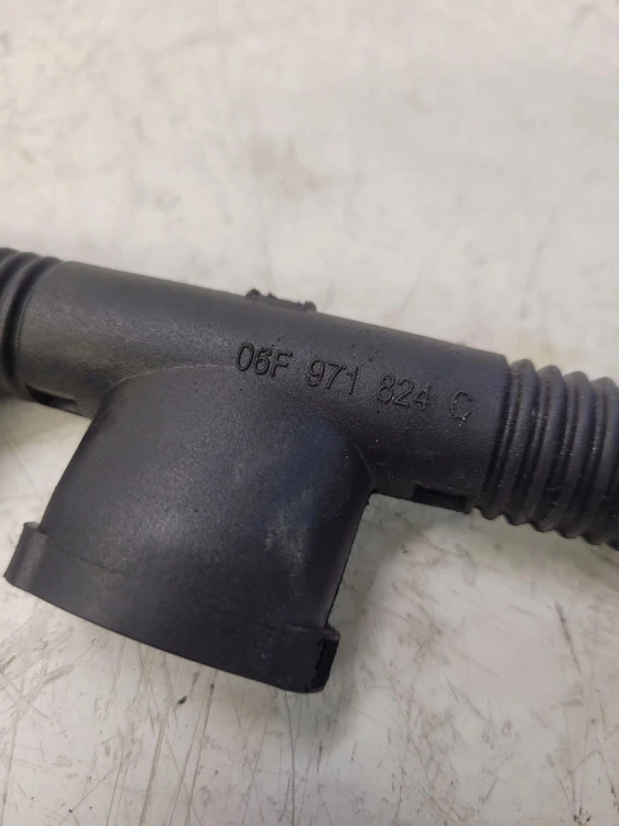 WIĄZKA WTRYSKÓW AUDI A3 A4 VW 2.0 TFSI 06F971824